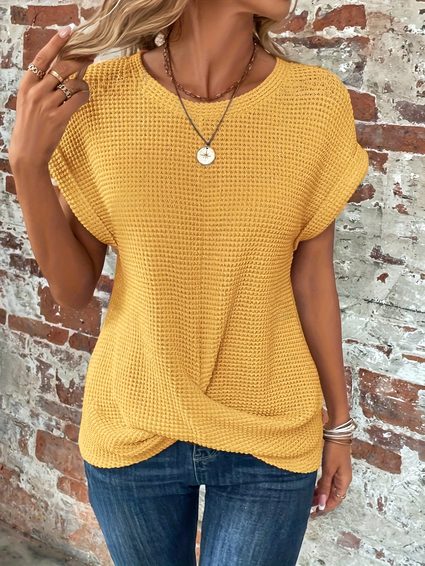 Women's Shirt - Casual Twist Hem Crew Neck Short Sleeve T-Shirt for Spring/Summer yellow