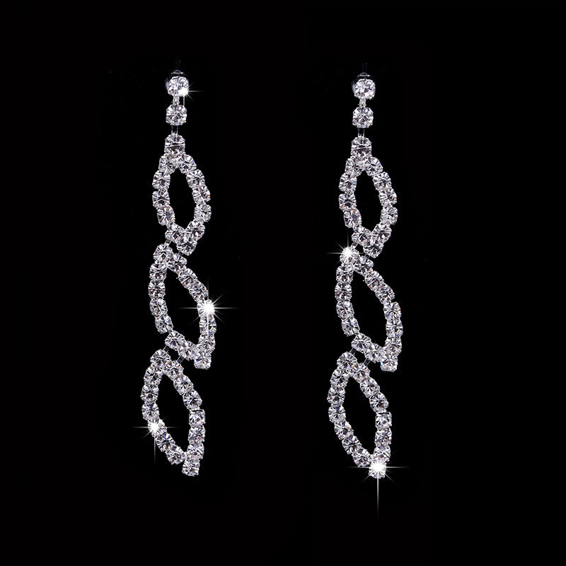 Ensemble boucles d'oreilles et collier de mariée classiques