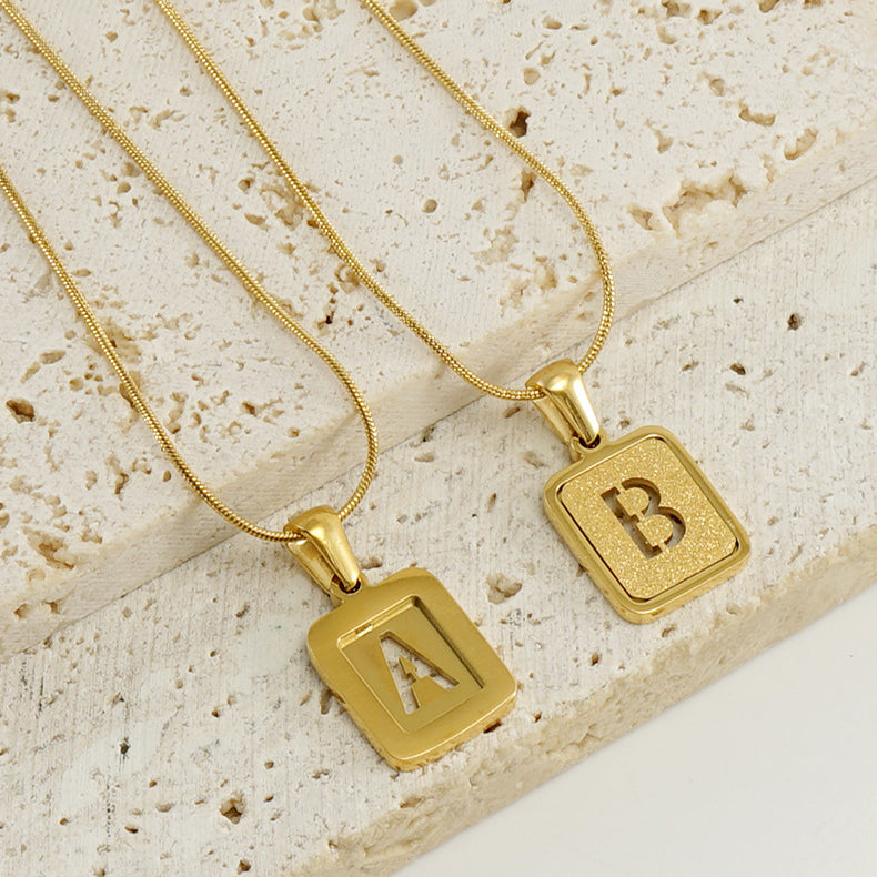 Collier Alphabet 26 lettres ajouré carré 18K, bijoux à la mode