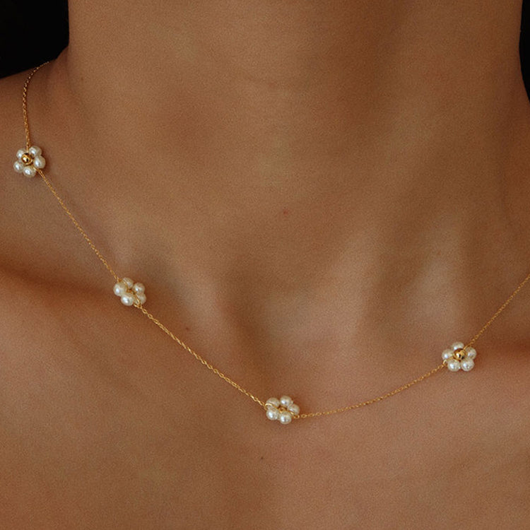 Simple Pearls Flower Necklace