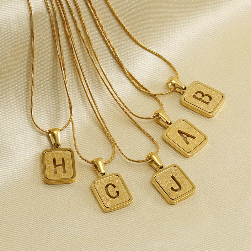 Collier Alphabet 26 lettres ajouré carré 18K, bijoux à la mode